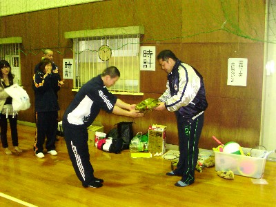 毎年恒例の極真空手広島西支部長小田勝幸師範への誕生日プレゼントです