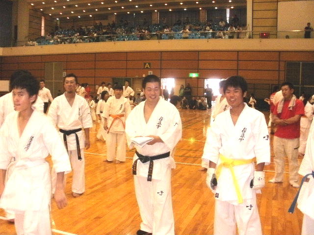 川崎さんの５人組手の相手をする中川選手。毎週木曜富士見道場選手稽古の常連。
