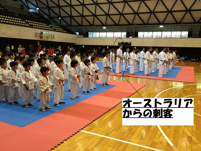 今回の台風の目は何と言ってもオーストラリアから日本の空手を２ヶ月間の日程で学びにきたジェシーコネリー１級。来日してすぐ試合に出たいということで急遽出場が決まりました。