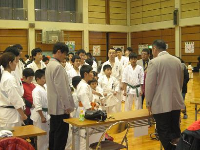 県大会が間近に迫ってます。みんな気を緩めずに稽古に励んでください。