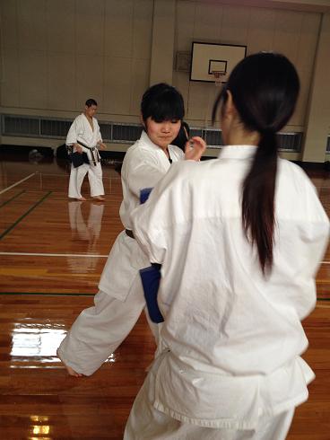 兄貴のあとに続くマツアン。下段の強さに定評があります。今日はそれに加えて上段の蹴りを練習！