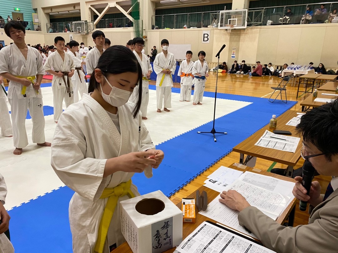 型試合の順番を決めるくじ引き！